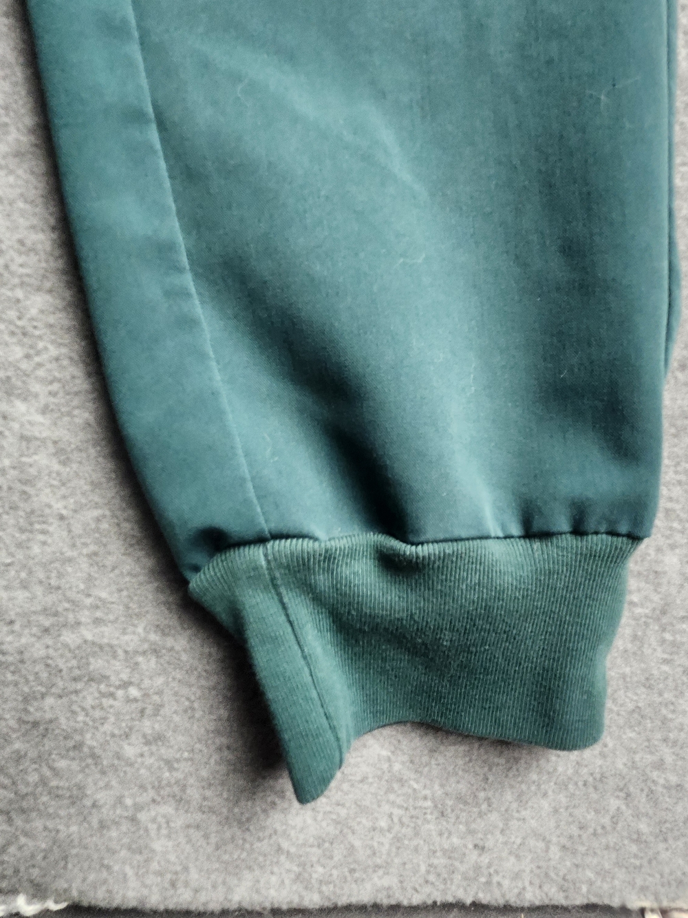FIGS Scrubs Set - Technical Collection (Green / Teal) 🩺✨ - Picture 13 of 16